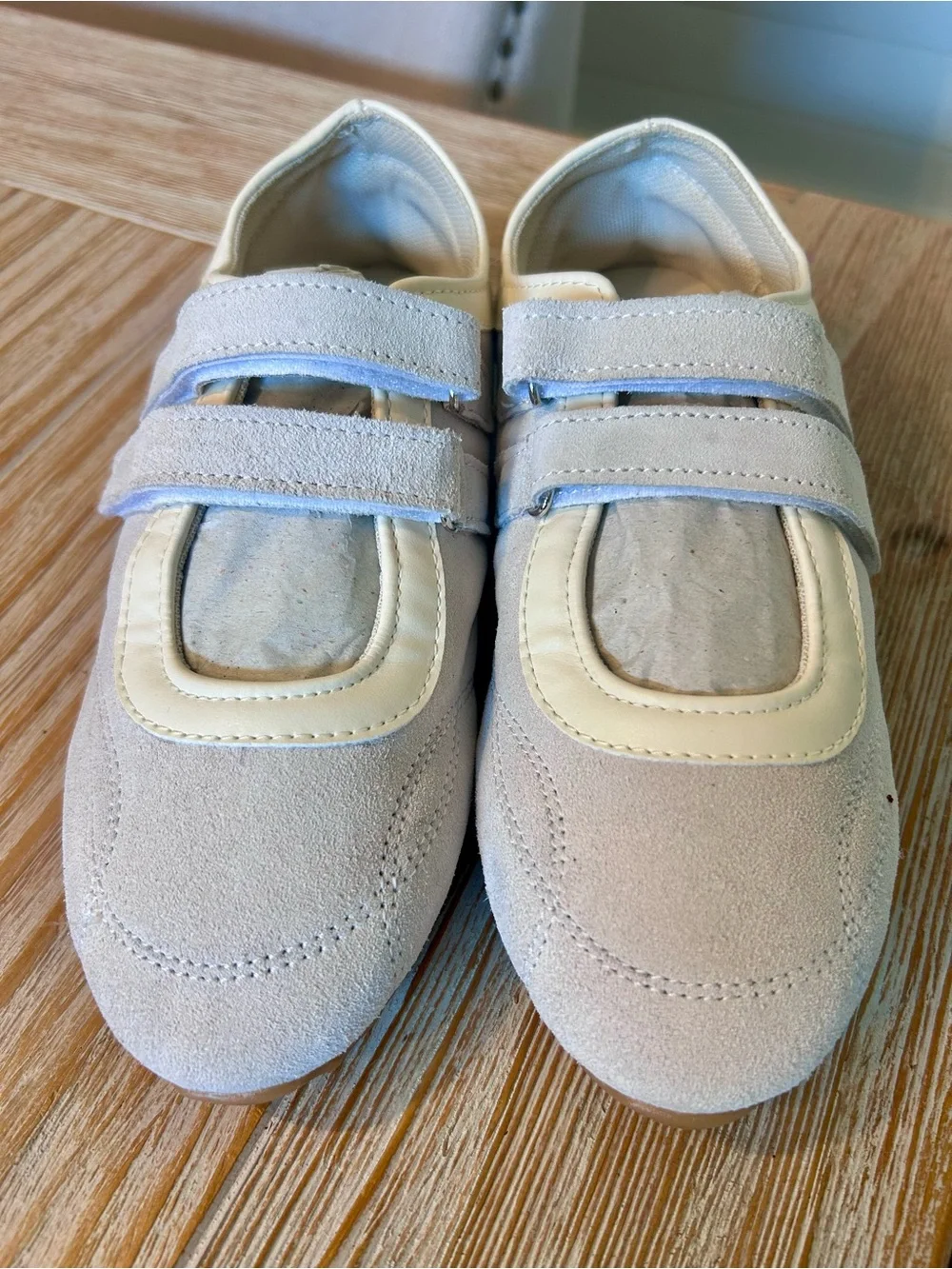 Dolce Vita - NWOT - Swan Sneakerina